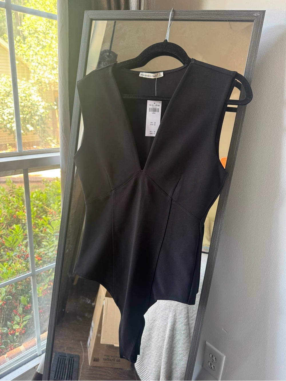 Abercrombie & Fitch Black V-Neck Sleeveless Top